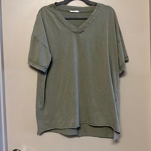 Talulah green raw hem v neck tee size medium